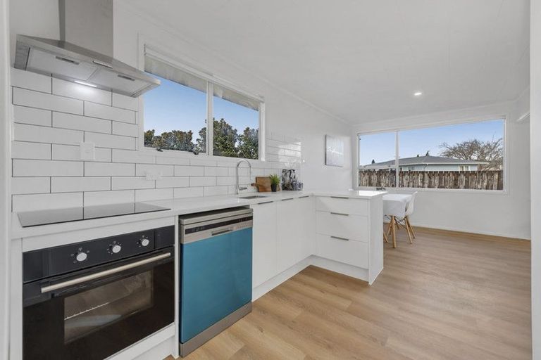 Photo of property in 3 Pukeroa Place, Papakura, 2110