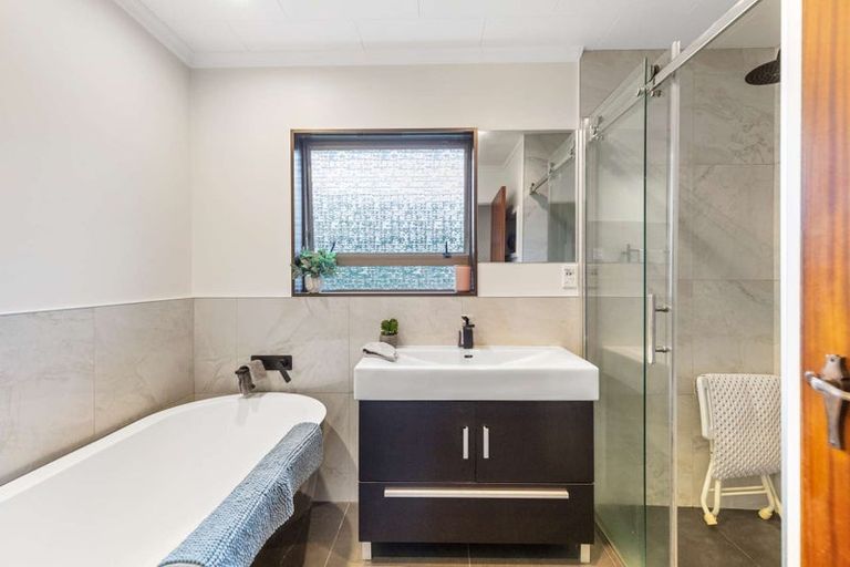 Photo of property in 4 Meadowbrook Drive, Cloverlea, Palmerston North, 4412