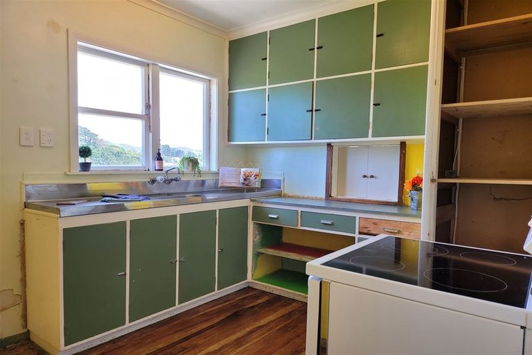 Photo of property in 20 Miles Crescent, Newlands, Wellington, 6037