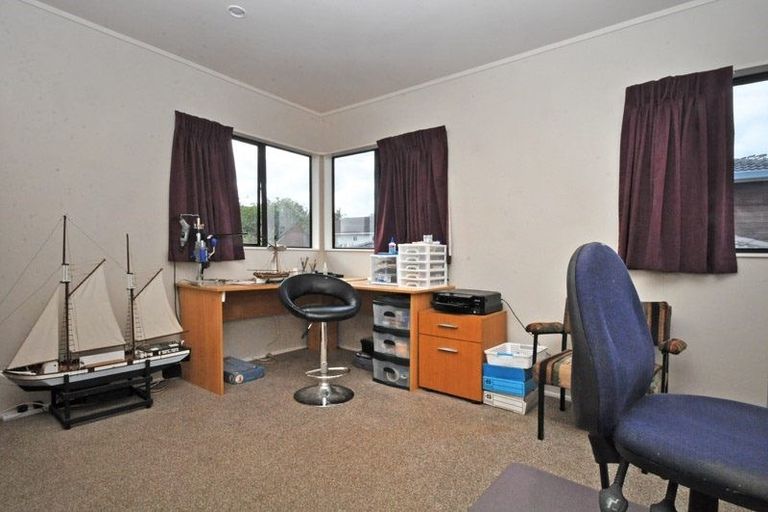 Photo of property in 1/8 Mandica Place, Sunnynook, Auckland, 0632