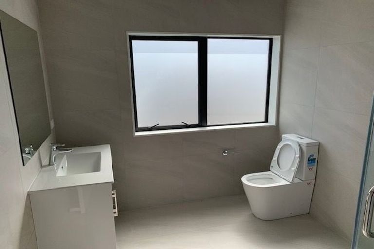 Photo of property in 9a Jillteresa Crescent, Half Moon Bay, Auckland, 2012