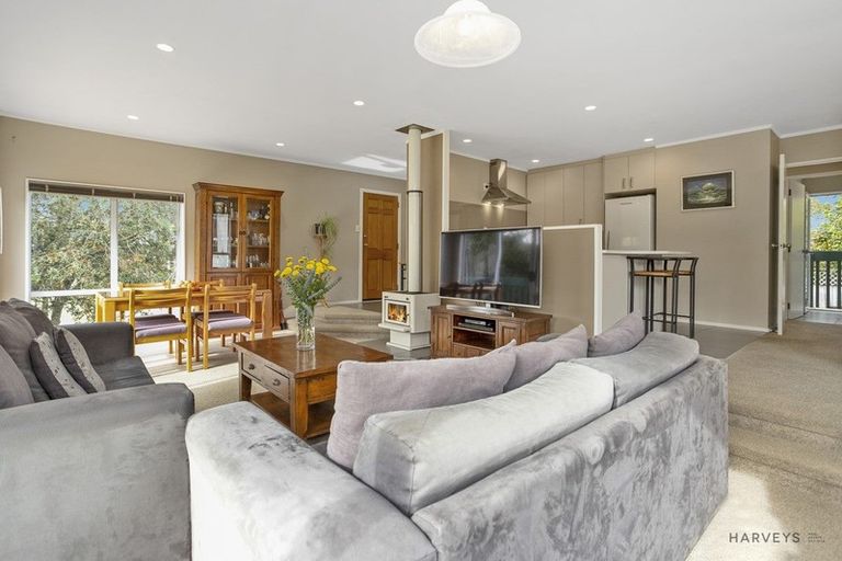 Photo of property in 1 Lesa Annis Place, Henderson, Auckland, 0612