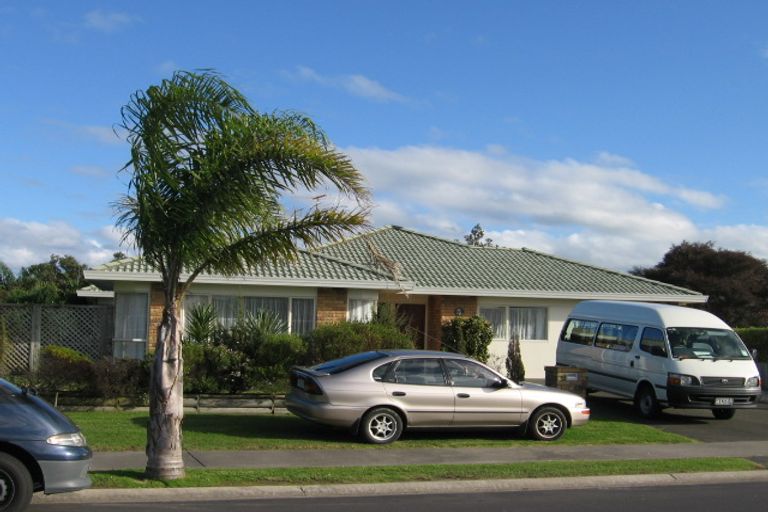 Photo of property in 168 Lakeside Drive, Orewa, 0931