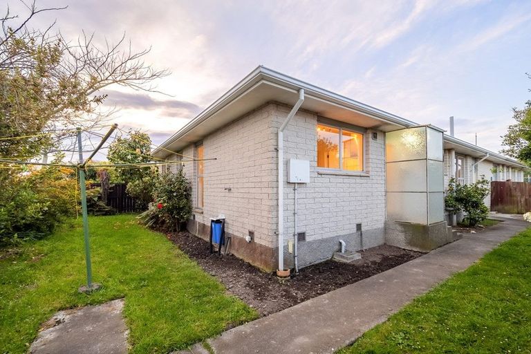 Photo of property in 1/125 Prestons Road, Redwood, Christchurch, 8051