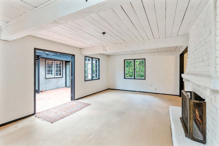 Photo of property in 1 Kohutuhutu Road, Raumati Beach, Paraparaumu, 5032