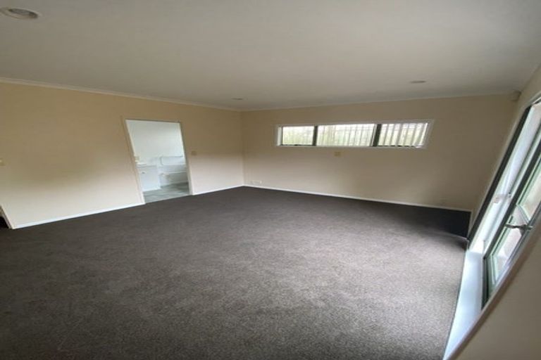 Photo of property in 2/5 Campbell Place, Papakura, 2110