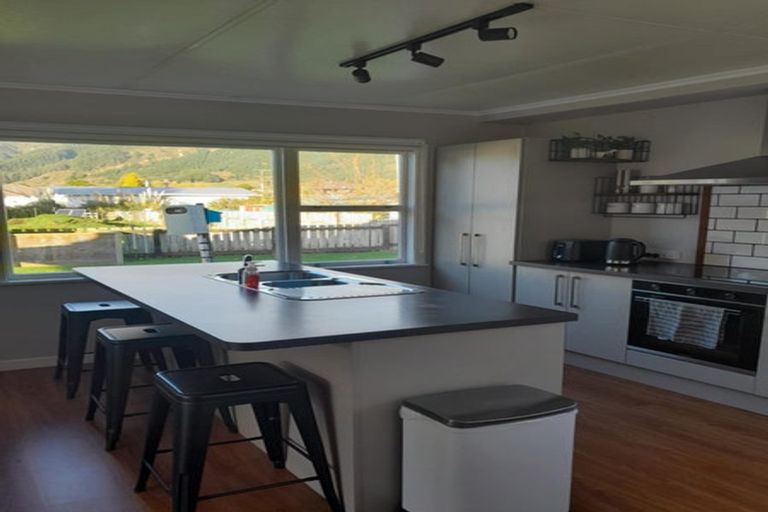 Photo of property in 121 Fairfax Street, Murchison, 7007