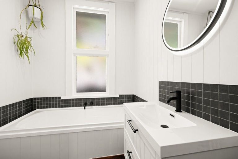 Photo of property in 45 Faraday Street, Hospital Hill, Napier, 4110