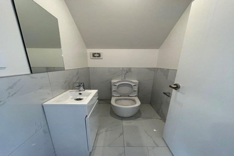 Photo of property in 3a De Quincey Terrace, Highland Park, Auckland, 2010