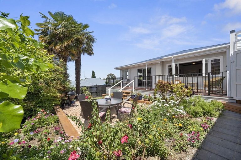 Photo of property in 55 Forest Lake Road, Forest Lake, Hamilton, 3200