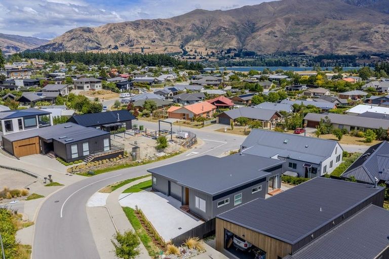 Photo of property in 3 Landsborough Lane, Wanaka, 9305