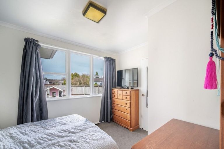 Photo of property in 1/1 Cooper Place, Papakura, 2110