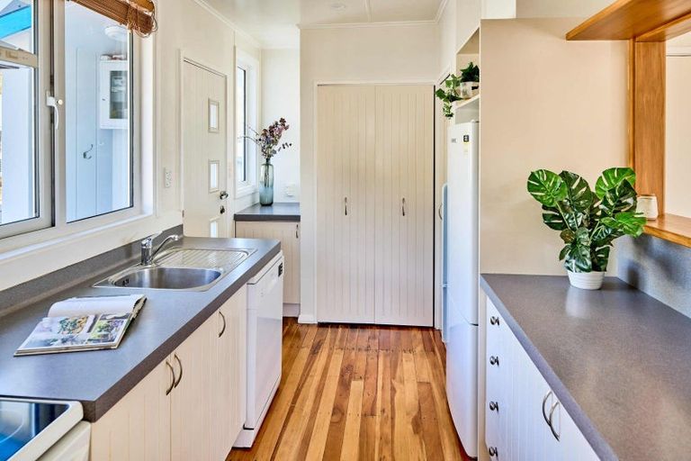 Photo of property in 39a Pukatea Street, Eastbourne, Lower Hutt, 5013