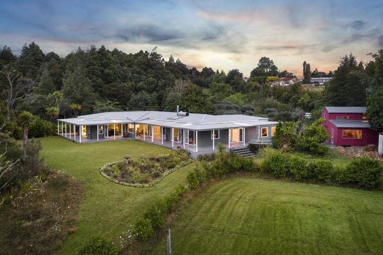 Photo of property in 249 Forest Hill Road, Waiatarua, Auckland, 0612