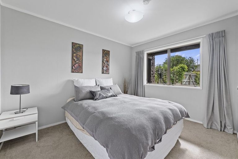 Photo of property in 6 Baronie Court, Half Moon Bay, Auckland, 2012