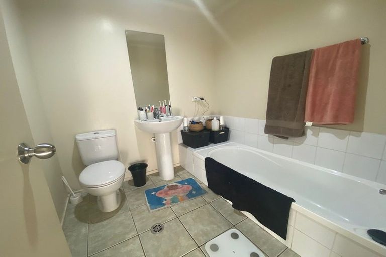Photo of property in 2/49 Henderson Valley, Henderson, Auckland, 0612