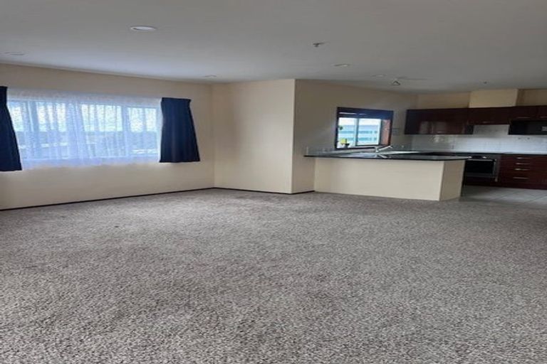 Photo of property in Ellerslie Court, 2/3c Harrison Road, Mount Wellington, Auckland, 1060