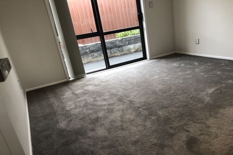 Photo of property in 22 Lisa Rise, Half Moon Bay, Auckland, 2012