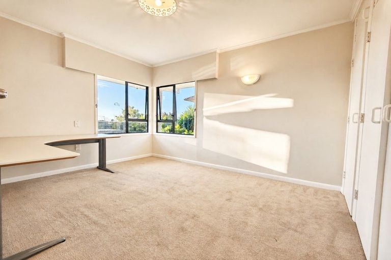 Photo of property in 2 Mellons Bay Road, Howick, Auckland, 2014