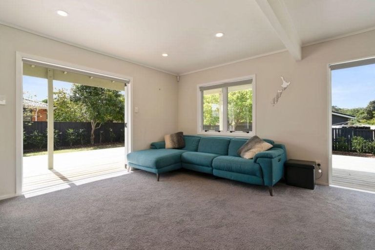 Photo of property in 9 Rheingold Place, Huapai, Kumeu, 0810