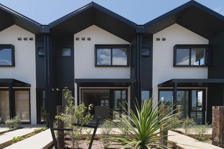 Photo of property in 2b Nerita Place, Long Bay, Auckland, 0630