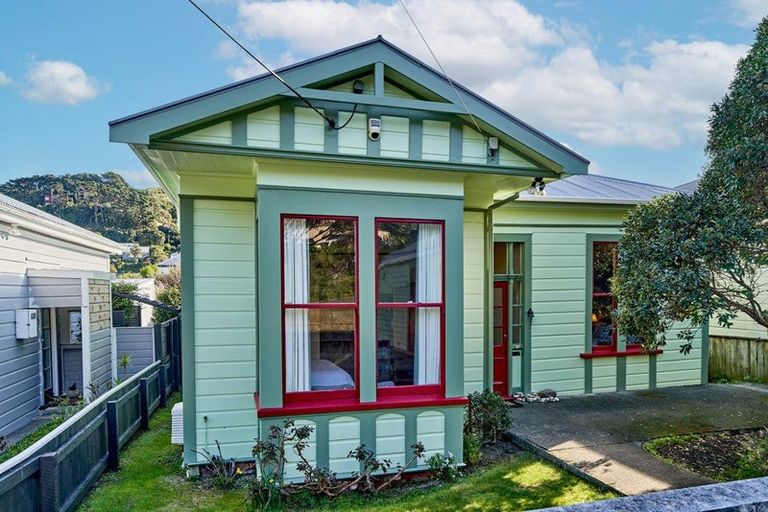 Photo of property in 126 Clyde Street, Island Bay, Wellington, 6023