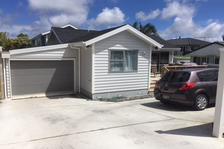 Photo of property in 76 Te Atatu Road, Te Atatu South, Auckland, 0610