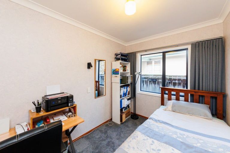Photo of property in 16 Saint Albans Avenue, Hokowhitu, Palmerston North, 4410