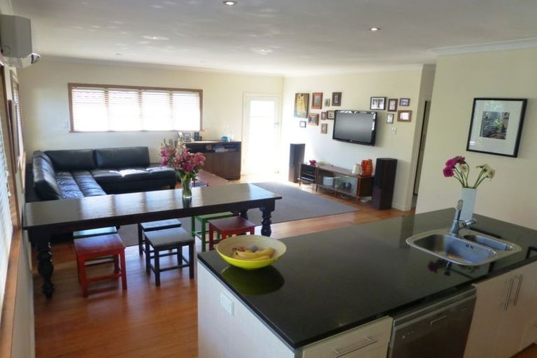 Photo of property in 6 Nelson Avenue, Northcote Point, Auckland, 0627