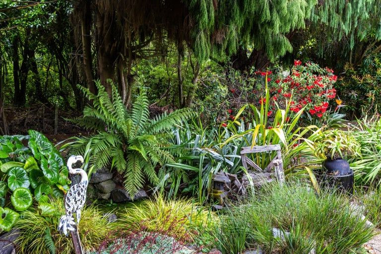 Photo of property in 15 Cameron Drive, Acacia Bay, Taupo, 3385