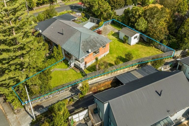Photo of property in 3/70 Kaurilands Road, Titirangi, Auckland, 0604