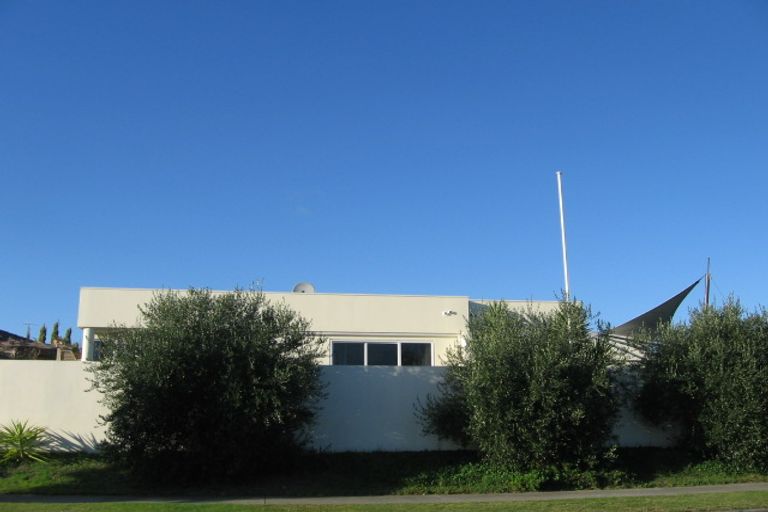 Photo of property in 111 Realm Drive, Paraparaumu, 5032