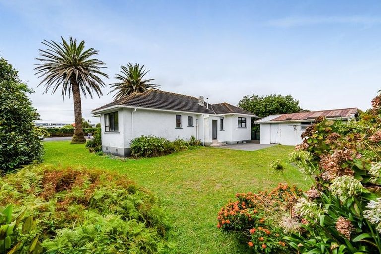 Photo of property in 80 Gisborne Terrace, Opunake, 4616