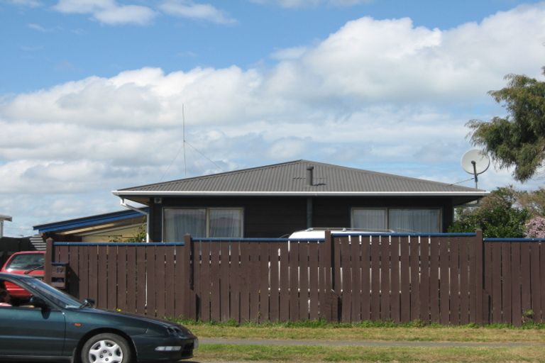 Photo of property in 17 Cross Street, Castlecliff, Whanganui, 4501