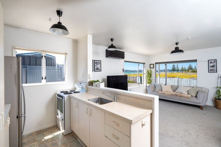 Photo of property in 2/64 The Esplanade, Westshore, Napier, 4110