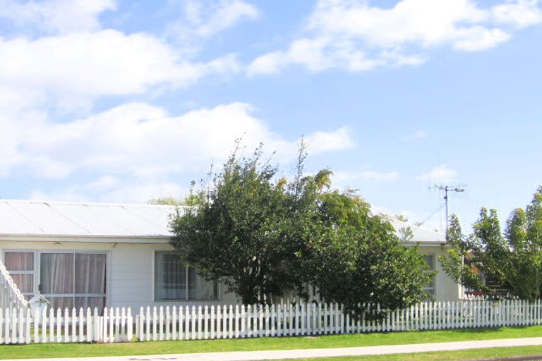 Photo of property in 1/4 Taupo Avenue, Mount Maunganui, 3116