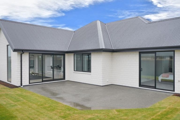 Photo of property in 12 Valour Drive, Rangiora, 7400
