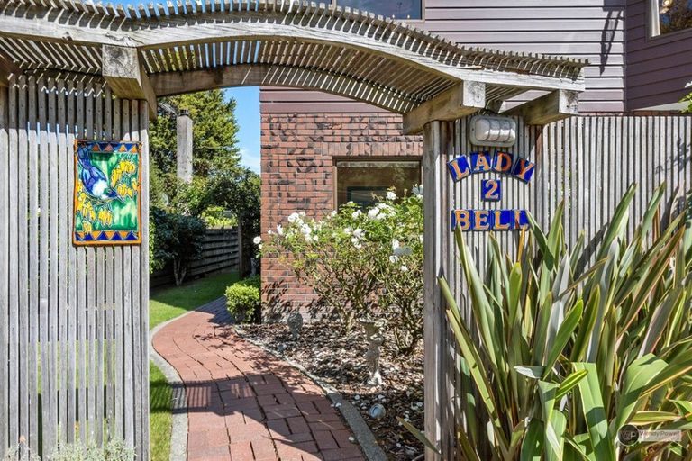 Photo of property in 2 Lady Bell Grove, Lowry Bay, Lower Hutt, 5013