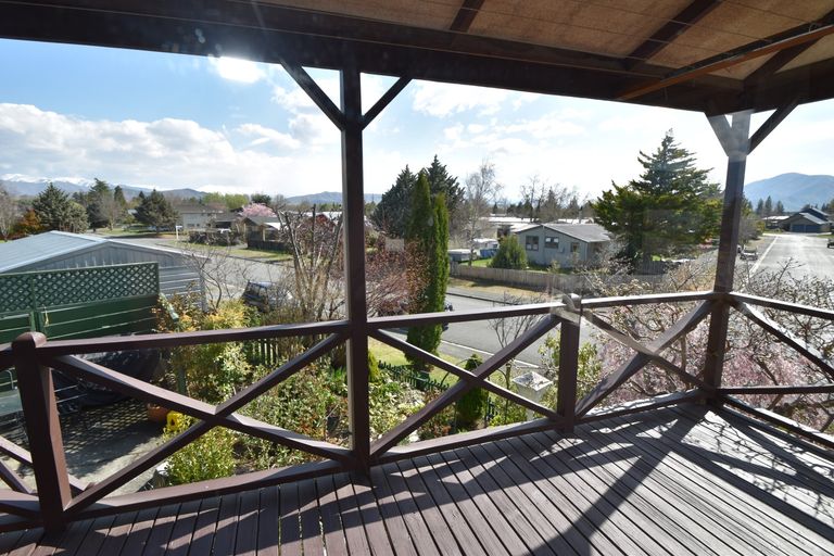 Photo of property in 30 Black Peak Road, Omarama, 9412