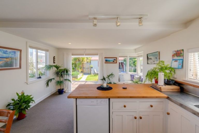 Photo of property in 380 Keyes Road, New Brighton, Christchurch, 8083
