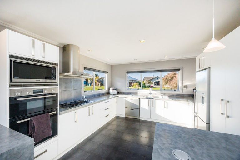 Photo of property in 12 Liberty Grove, Kelvin Grove, Palmerston North, 4414