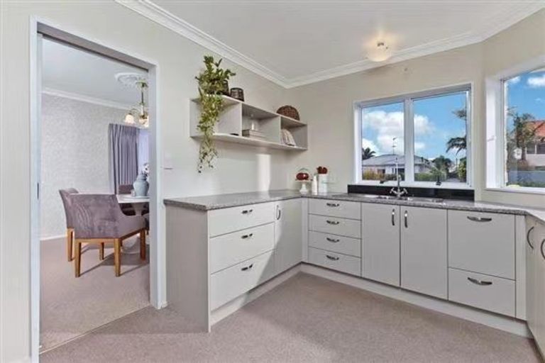 Photo of property in 2/5 Fenwick Avenue, Milford, Auckland, 0620