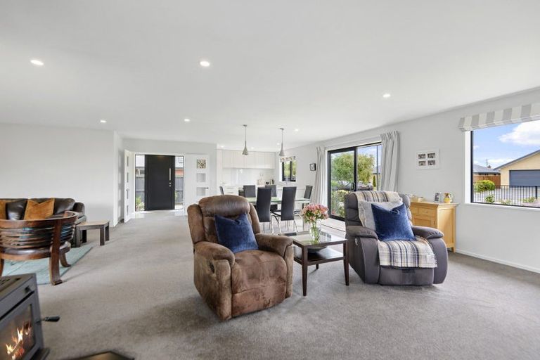 Photo of property in 16 Cressy Place, Darfield, 7510