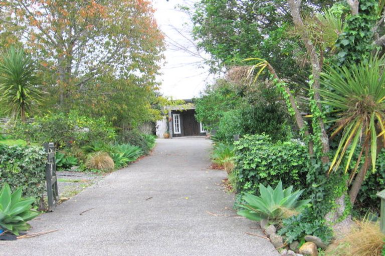 Photo of property in 37a Churchouse Road, Greenhithe, Auckland, 0632