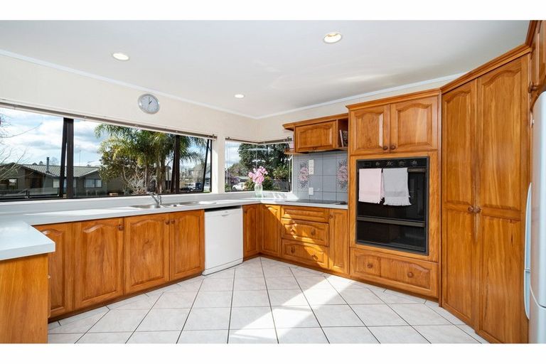 Photo of property in 2 Vintners Close, Huapai, Kumeu, 0810