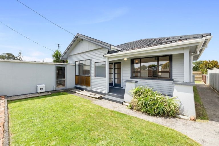 Photo of property in 11 French Street, Moturoa, New Plymouth, 4310
