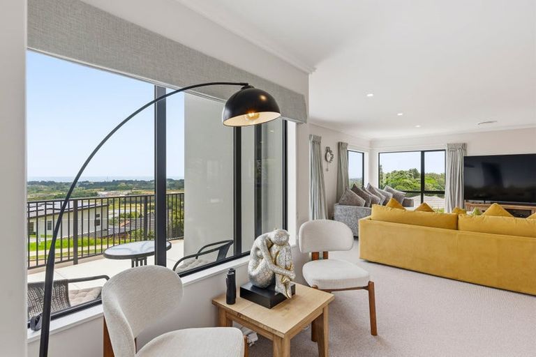 Photo of property in 11 Wilson Way, Waikanae, 5036