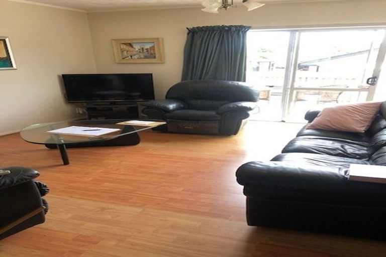 Photo of property in 1/45 Shakespeare Road, Milford, Auckland, 0620