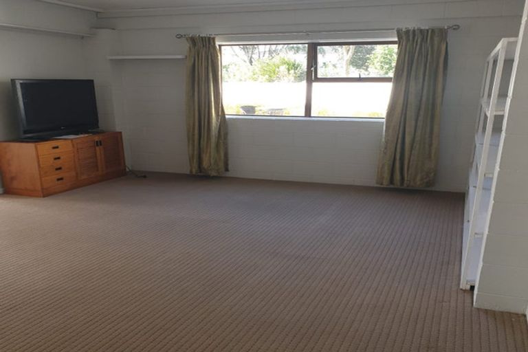 Photo of property in 15 Stonehurst Avenue, Waiuku, 2123