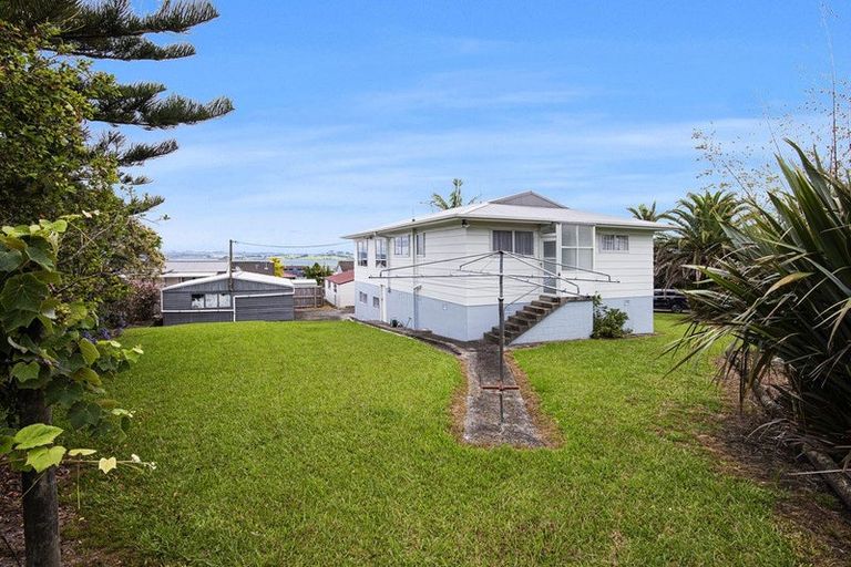 Photo of property in 19 West View Crescent, Onerahi, Whangarei, 0110